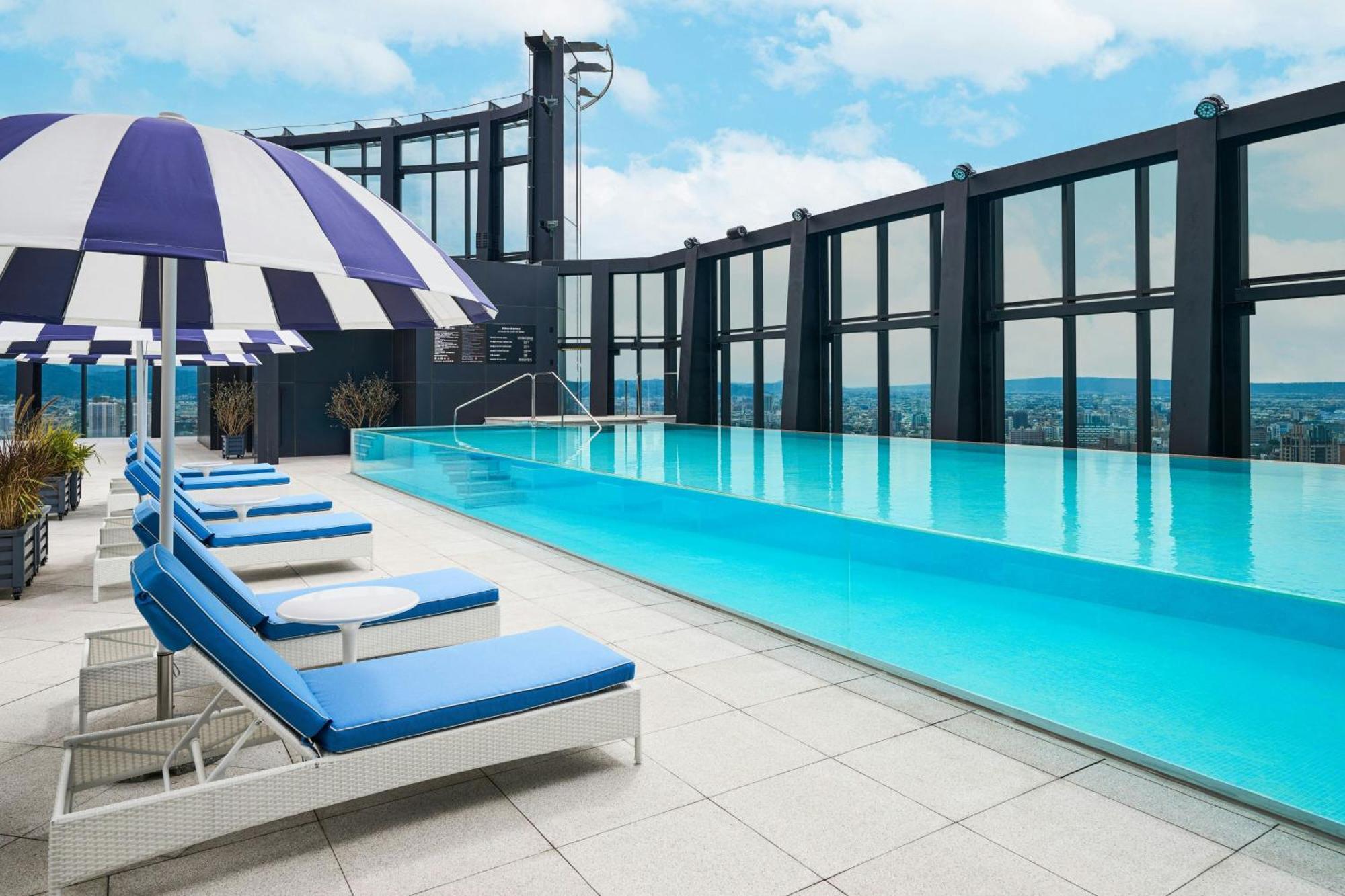 Le Meridien טאיצ'ונג מראה חיצוני תמונה The rooftop pool at The Westin