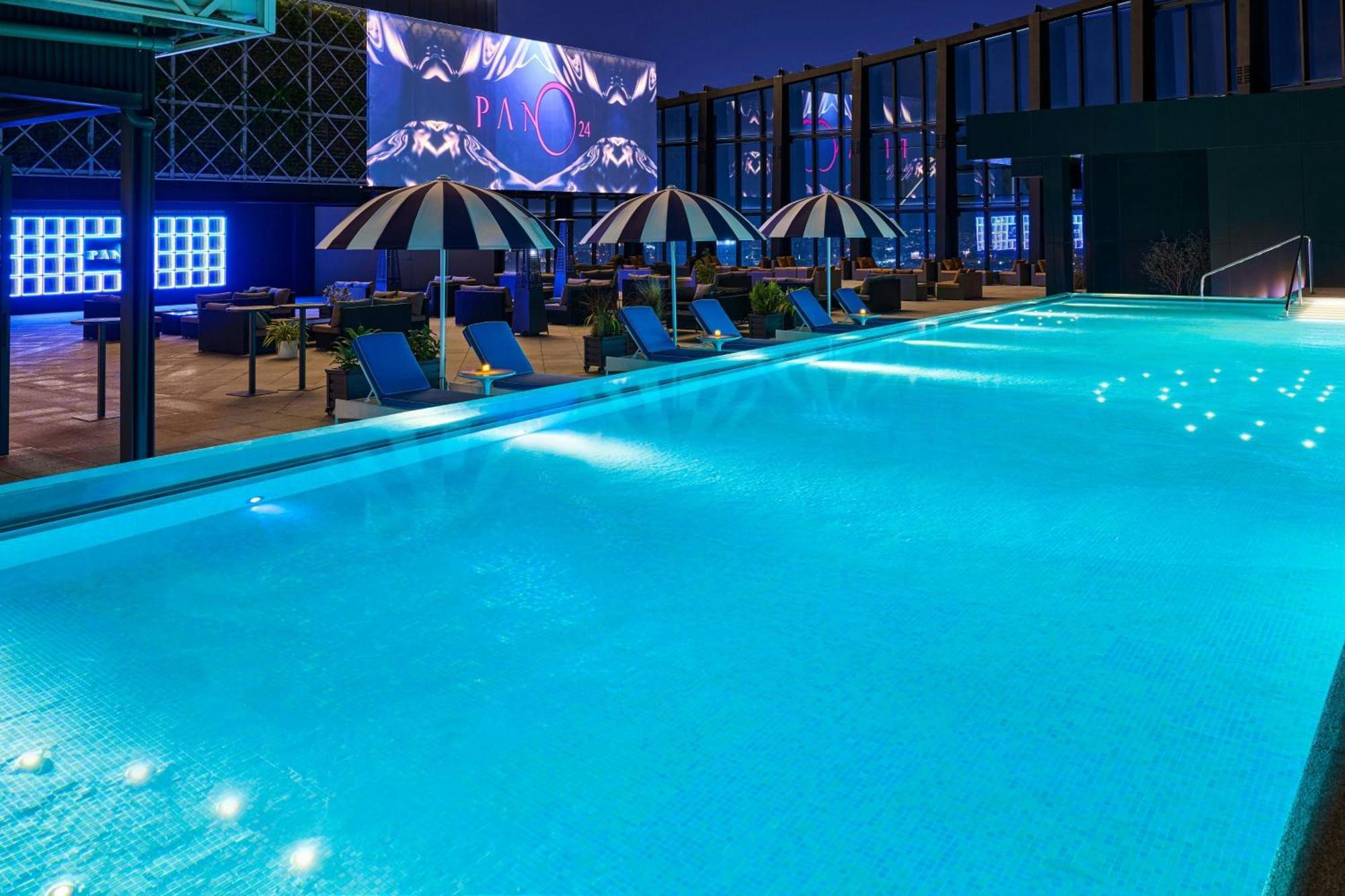 Le Meridien טאיצ'ונג מראה חיצוני תמונה The rooftop pool at the hotel